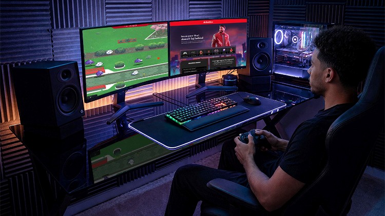 Hombre sentado en una silla jugando videojuegos.