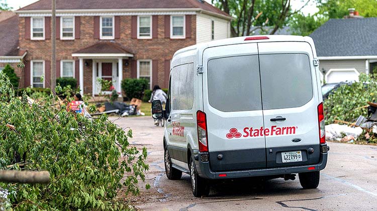 La Unidad de Respuesta al Cliente de State Farm llega después de una catástrofe