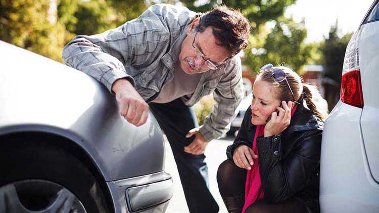 &iquest;Qu&eacute; afecta las primas del seguro de carros?