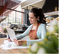Mujer con una computadora portátil