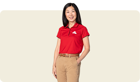 Un agente de State Farm ayudando a un cliente